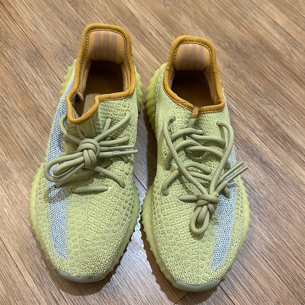 Yeezy worn twice. No box included. In great condition